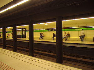 Drassanes Tube Station, Barcelona, 19th April 2009.JPG