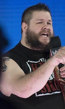 Kevin Owens December 2016 (cropped).jpg