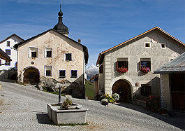 Tschlin-Dorfbrunnen.jpg