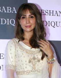 Kim Sharma at Baba Siddique 2019 Iftaar party.jpg