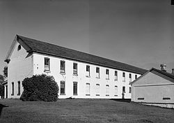 Fort Totten barracks.jpg