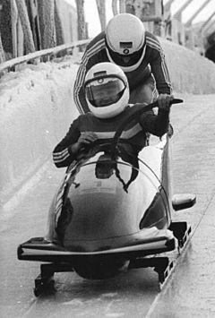 Bundesarchiv Bild 183-1990-1220-018, Altenberg, Bobsport, Harald Czudaj, Axel Jang.jpg