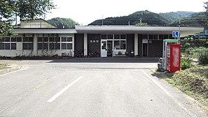 Aoimori-railway-Metoki-station-building-20120912-094232.jpg