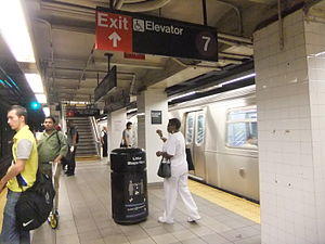 Jackson Heights - Roosevelt Avenue Platform.JPG