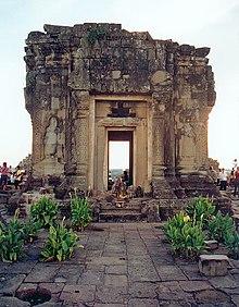 Angkor Phnom Bakheng.jpg