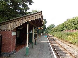 Passenger shelter at Llangynllo railway station (geograph 3622065).jpg