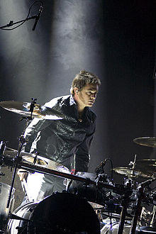 Hunt performing with Evanescence in 2009