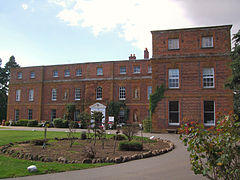 Upton Hall Northamptonshire England.jpg