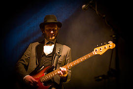 Georg Holm playing live in 2008