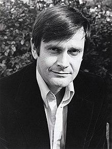 Actor Ralph Bates.jpg
