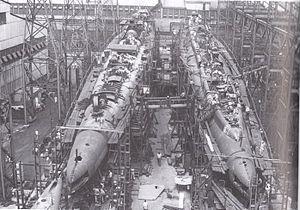 USS Ulua (SS-428) and USS Trumpetfish (SS-425) under construction.jpg