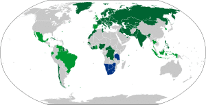 A map showing all the countries of the world, and their signatory status to the Vienna Convention on Road Signs and Signals