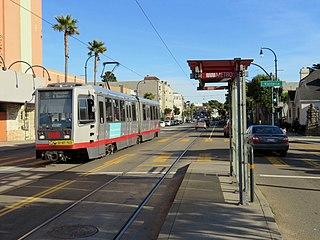 Inbound train at Ocean and Victoria, January 2018.JPG