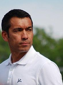 Feyenoord-coach Giovanni van Bronckhorst-close-up.jpg