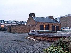 Shaft and pump house, London Water Ring Main (geograph 5546519).jpg
