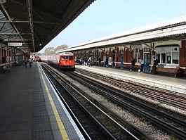 Ladbroke Grove tube station 2.jpg