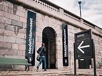 Medeltidsmuseets entré på Strömparterren, Norrbro, Stockholm.jpg
