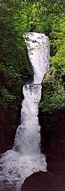 Bridalveil Falls Oregon 1995.jpg