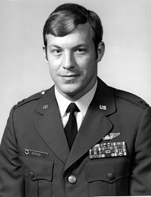 Richard Ritchie official Air Force portrait.jpg