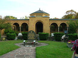 Berlin-Weissensee Jewish cemetery entrance.JPG