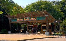John Ball Zoo entrance.jpg