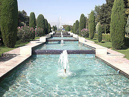 Laleh Park in summer.jpg