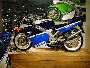 Suzuki RGV250Γ 01.jpg