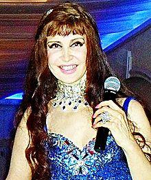 Jendo performing at a concert, 2015