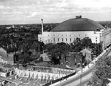 High up view of Carleton Street, with Maple Leaf Gardens in the centre.