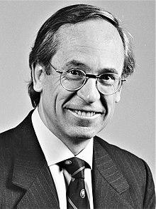 José Piñera Echenique (4x3 cropped).jpg