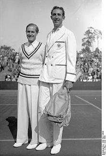 Bundesarchiv Bild 102-13555, Davis-Pokal, Gottfried von Cramm und Rogers.jpg
