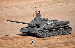 Su-100 - TankBiathlon2013-07.jpg