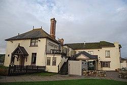 Coombe Cellars Inn (geograph 3368887).jpg