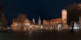 20180102 Braunschweig Burgplatz Panorama DSC07785 mid equiRect PtrQs.jpg