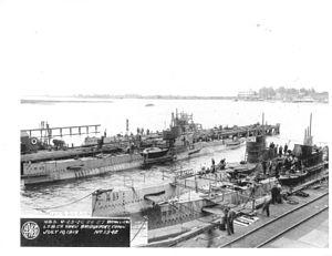 USS R-26, R-25, R-27, and R-23.jpg