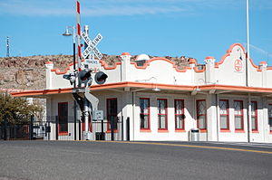 Mission Style ATSF-BNSF-Santa Fe Train Station Kingman-AZ 2012-01-25.JPG