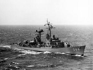 USS Mullinnix (DD-944) underway in the Mediterranean Sea 1970