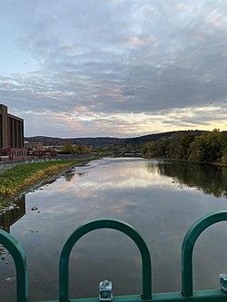 Chenango River from Court Street Bridge in Binghamton, NY.jpg
