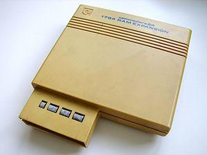 Commodore 1764 REU (1).jpg