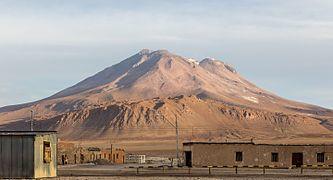 Vista del volcán de Ollagüe desde Ollagüe, Chile, 2016-02-09, DD 79.JPG