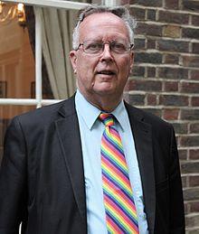 Robin Wilson outside Gresham College - 23jun11.JPG