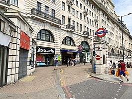 Baker Street station entrance 2020.jpg
