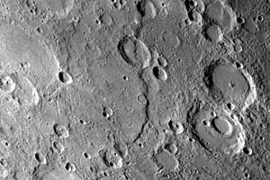 PIA02446 Discovery Scarp.jpg