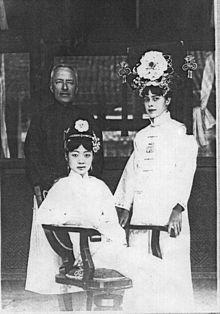 TaitaiWanRongJohnston.jpg