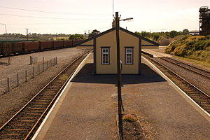 Wellingtonbridge railway station.jpg