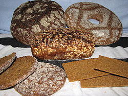 Ruisleipä-limppu reikäleipä reissumies hapankorppu-1.JPG