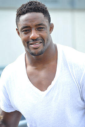 Yannick Nyanga 2 2013.jpg