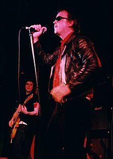 Gluecifer live, from left to right: Raldo Useless and Biff Malibu.