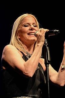 Paula Toller e Barão Vermelho Tom Brasil (44300434484).jpg