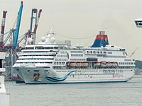 Superstar Aquarius Moving in Port of Keelung 20140518d.jpg